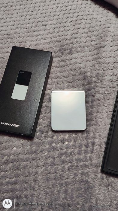 .Samsung Galaxy ZFlip5