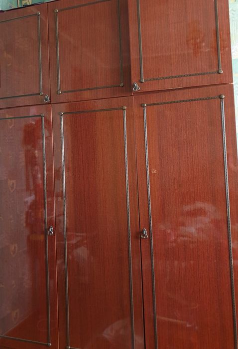 Шкаф с антрисолями