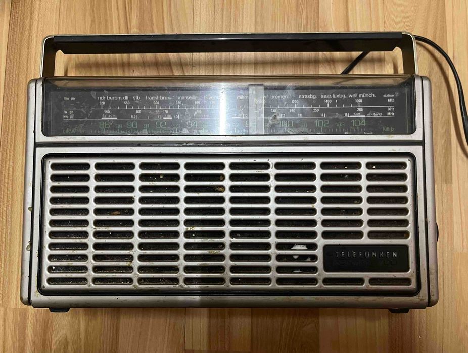 Радио Telefunken partner 700.
