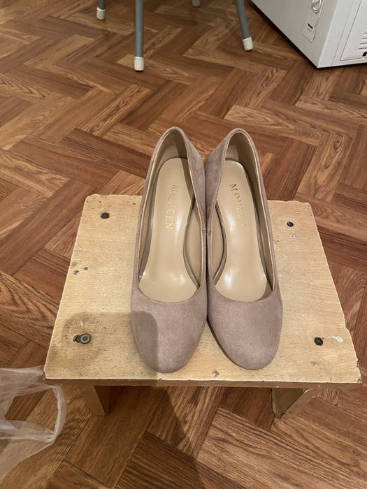 Продаю туфли замшевые в хорошем состоянии .Цена 2500