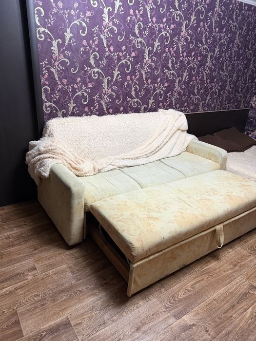 Продам диван 12000тг.