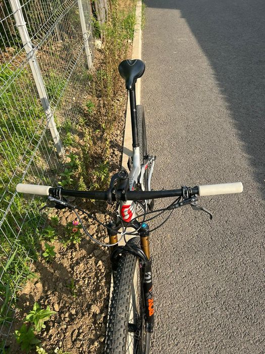 Vând bicicletă Scott Spark Custom