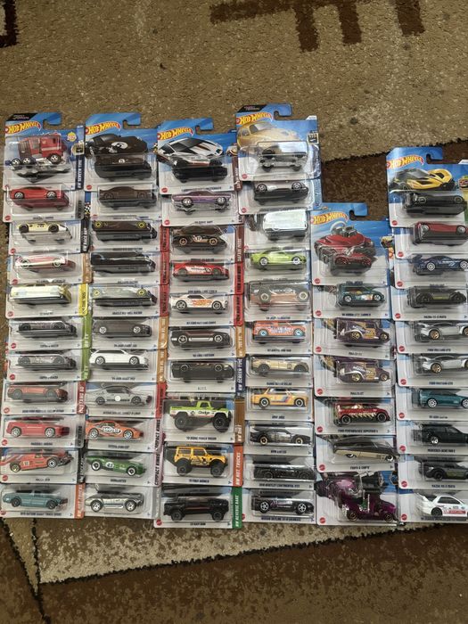 63 buc Hot Wheels