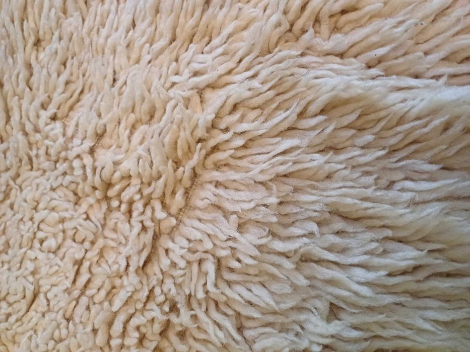 Продавам бели, ръчно тъкани губери