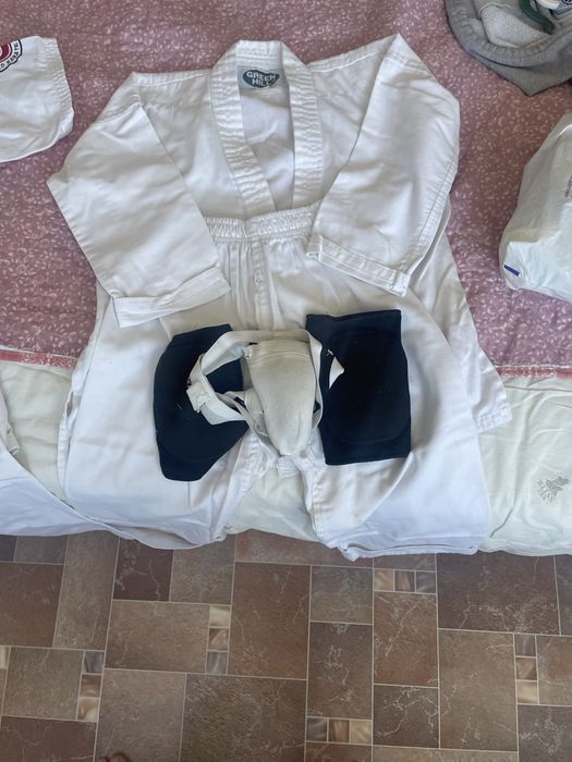 Продам кимоно бу. На 4 - 7 лет.