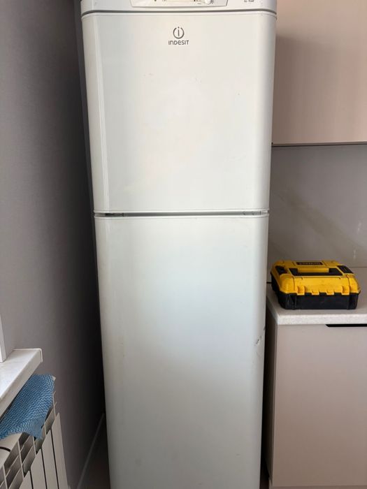 Холодильник Indesit