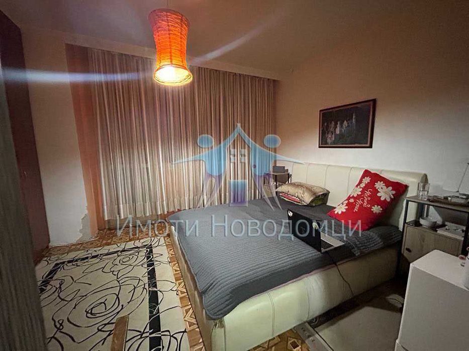 Продава се Тристаен апартамент в Шумен, Пазара - 90 кв.м за 1530 €/кв.м - Снимка #2
