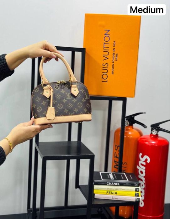 Louis Vuitton Alma чанта
