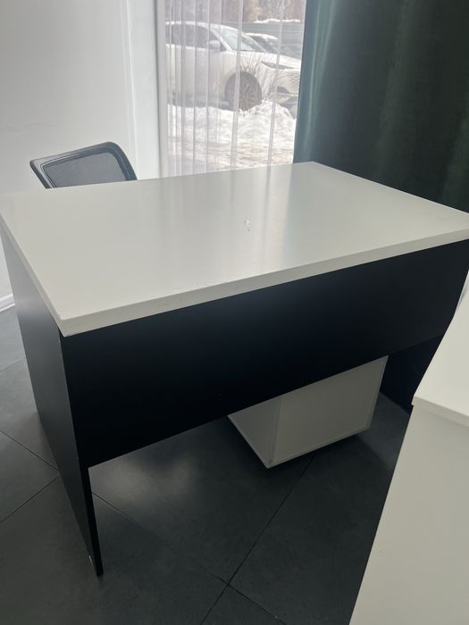 Продаю столы офисные