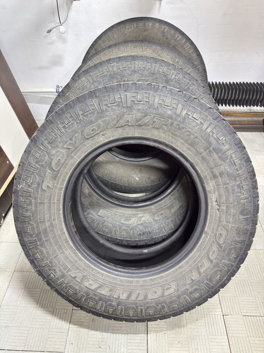 TOYO A/T 285/70/17