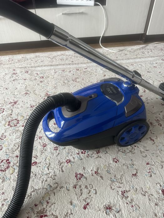 Пылесос ARG 1800W синий