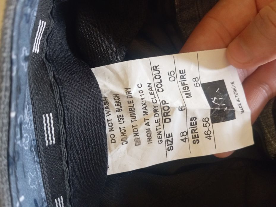 Продам костюм хороший