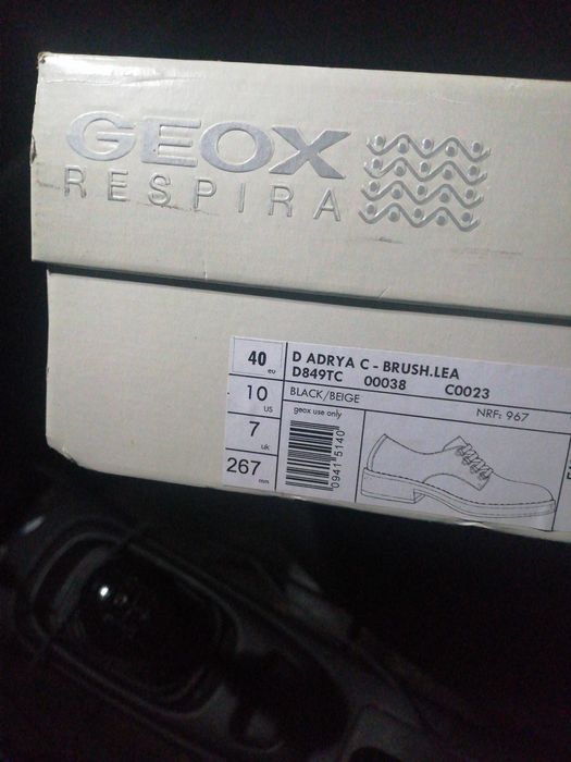 Продава обувки  40 номер.