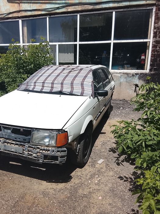 Продам на запчасти пассат В3 1.8.