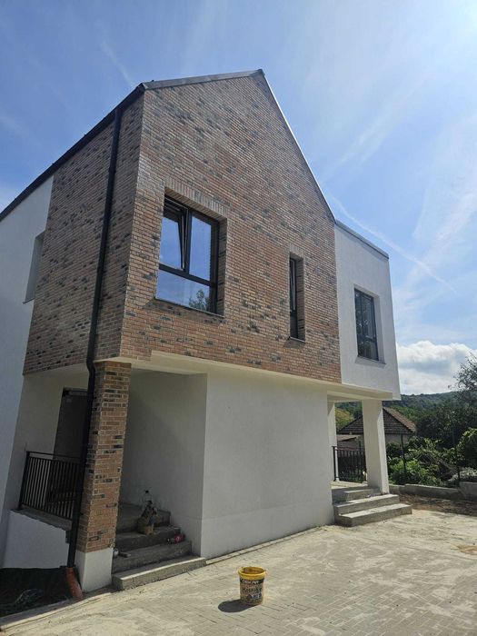 Casa de vanzare, 4 dormitoare, cu terasa rooftop