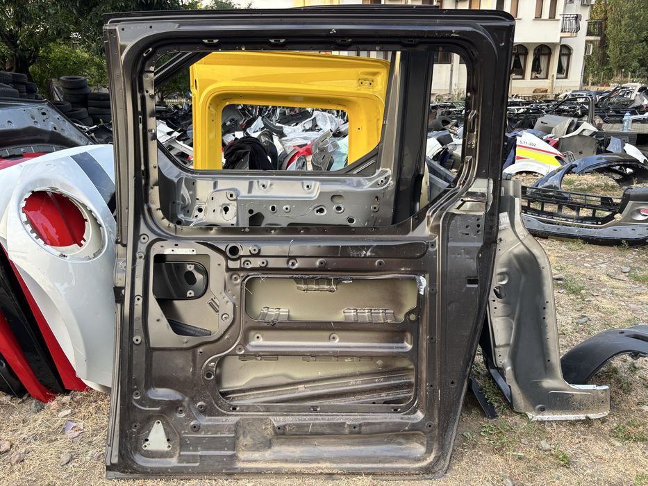 Врата Hyundai Staria