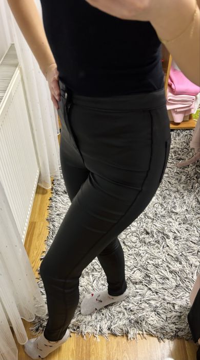 Pantaloni imitatie piele missguided