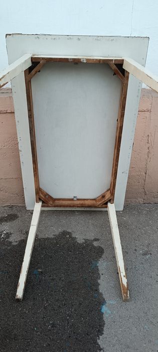 Продам стол обеденный