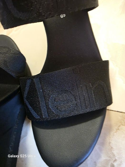 Sandale Calvin Klein noi fără etichetă mărimea 37