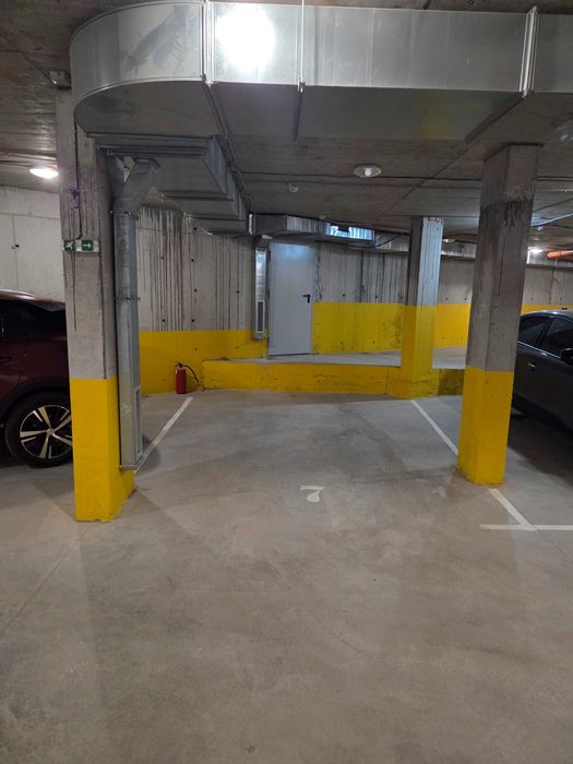 Подземно паркомясто