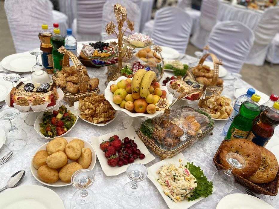 Шаңырақ, газон, астау, стол, стулья, посуды  оформление, қазан ошақ