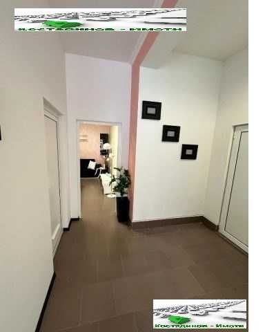 Дава се под наем  в Пловдив, Център -  кв.м за 700 € - Снимка #5