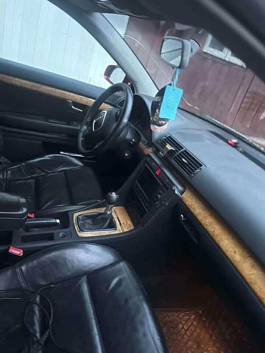 Audi a4b7 2.0 140cp