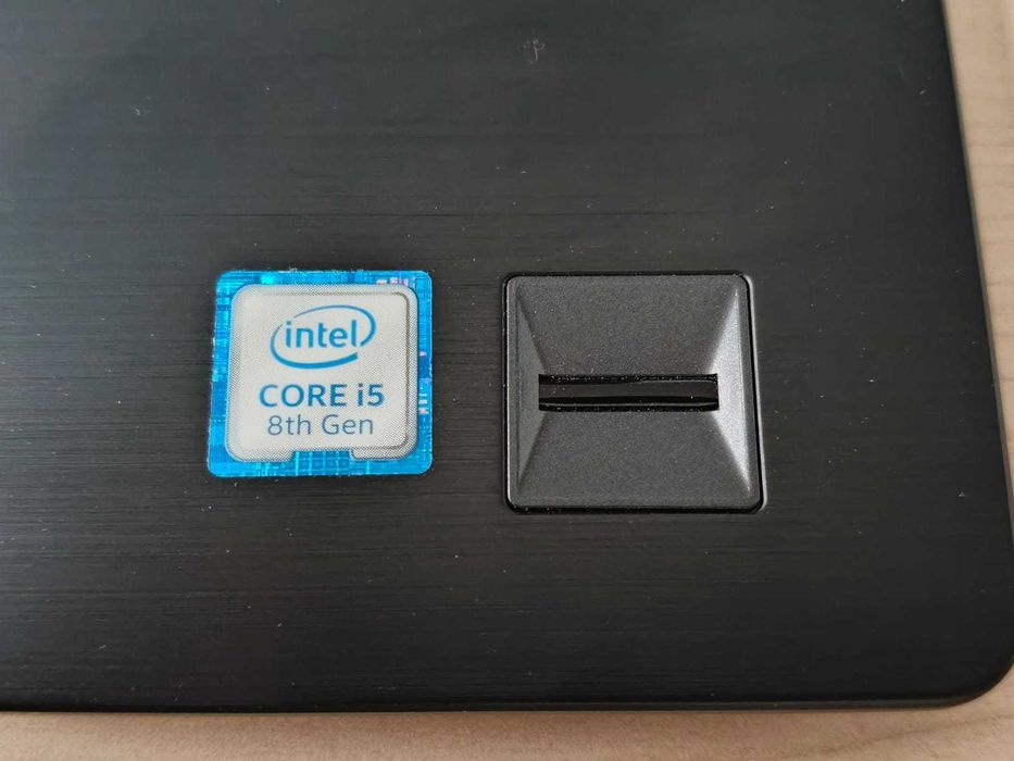 Laptop Fujitsu LIFEBOOK U748 Intel Core i5-8250U, 8 GB DDR4, 256GB SSD