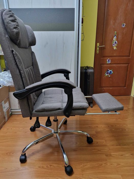 Scaun de birou ca nou, cu spatar rabatabil si suport pentru picioare