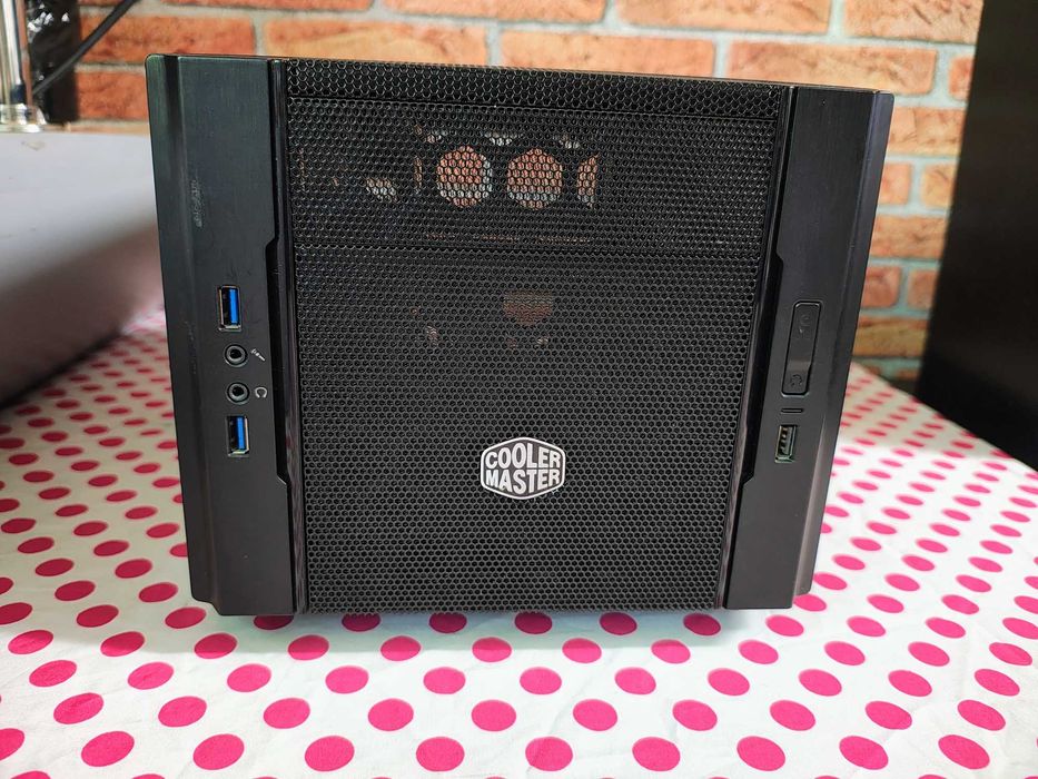 Carcasa PC Cooler Master Elite 130 Mini-ITX Black.