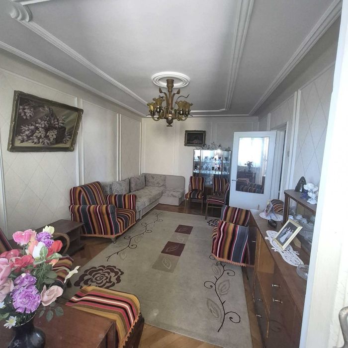 Vand 3 camere decomandat