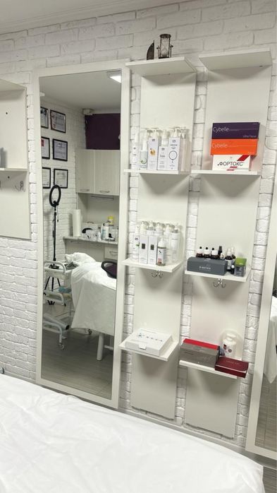 Зеркала с полками