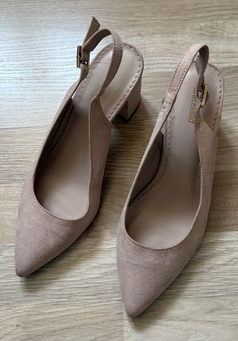 Pantofi nude imitatie piele intoarsa