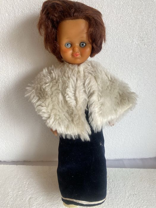 Papusa roscata cu ochi albastri