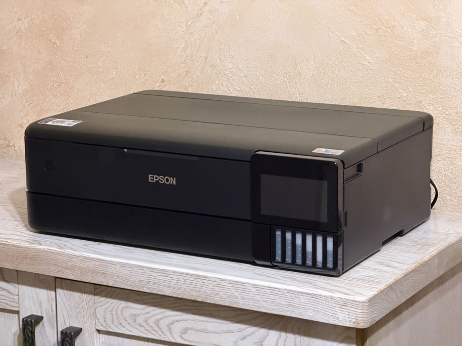 Продавам принтер Epson 8180