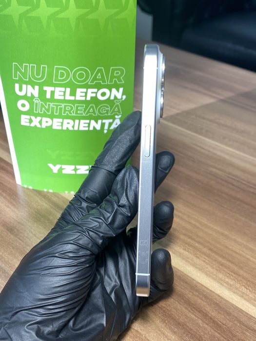 iPhone 15 Pro / 128 GB / Sănătate baterie 90% / Foarte bun