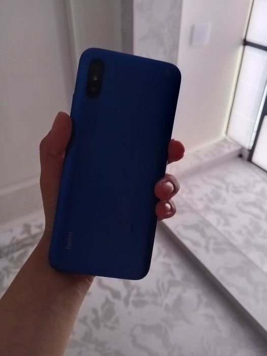 Redmi 9 idddeal holda