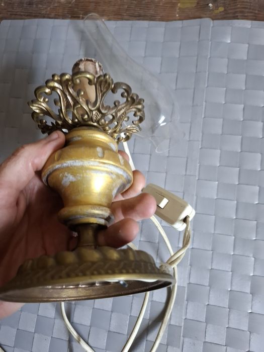 Бронзова лампа работеща