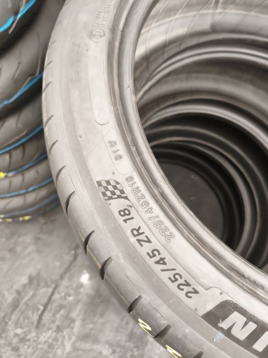 225 45 18 Michelin