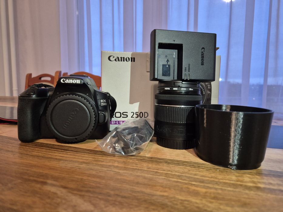 DSLR Canon eos 250D + обектив 18-55 китов пълен комплект