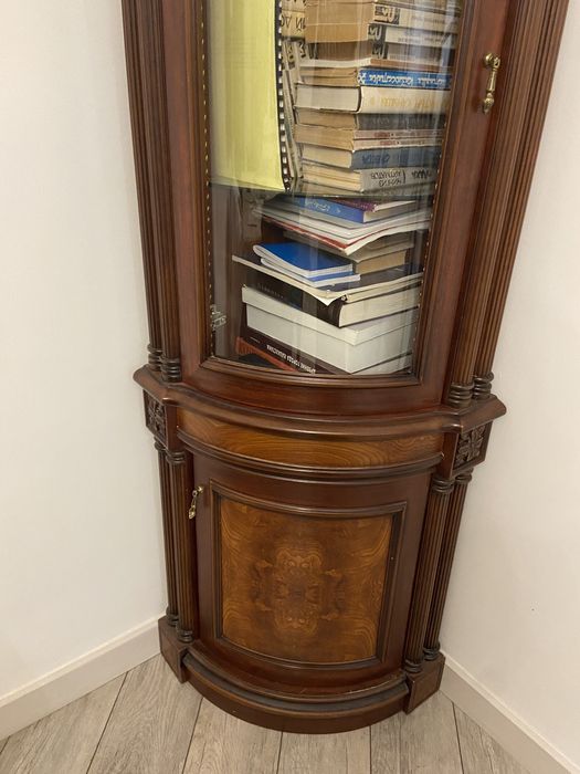 Продам шкаф- витрины, 2шт, 200тыс