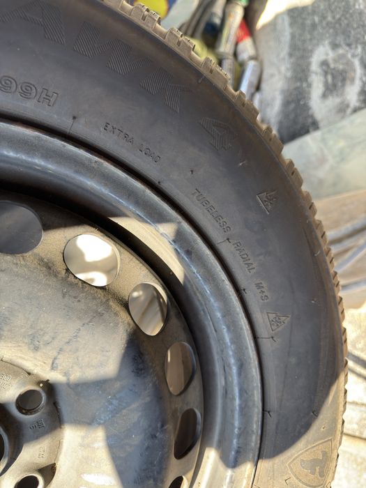 Set 4 Roti Iarna 215/60 R16 - Firestone Winterhawk 4 - DOT 23 - Anvelope cu uzura minima, profil foarte adanc.
