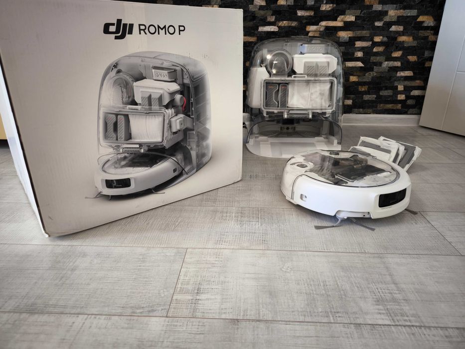 DJI ROMO P Робот за почистване