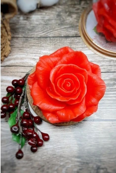 Роза подарок под куполом