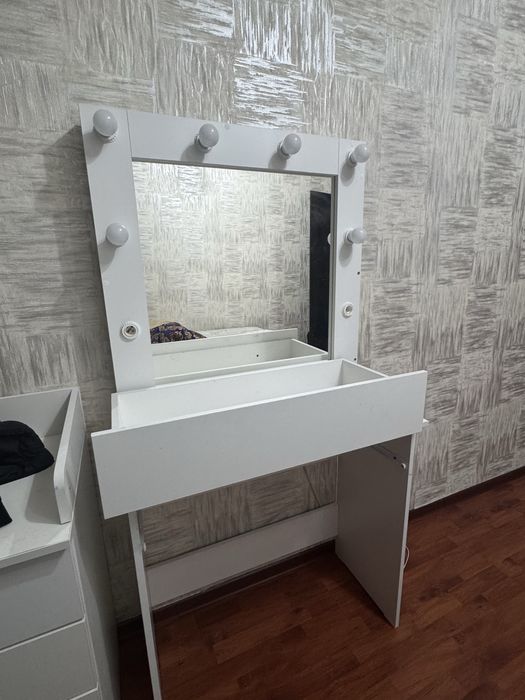 Туалетный столик