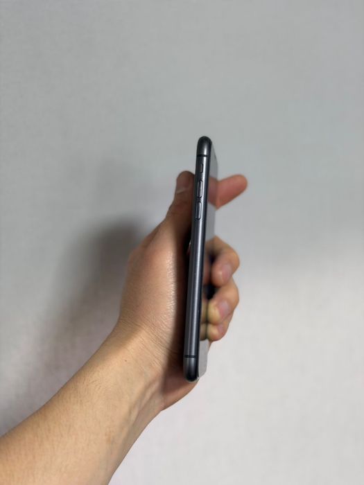 Продам Айфон 11  128 гб