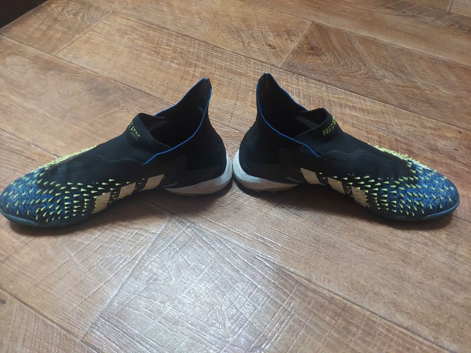 Продам сороконожки Adidas predator