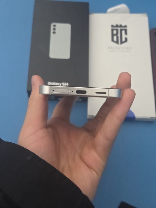 Samsung s24 256/8