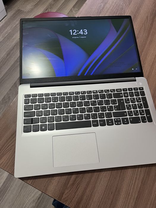 Ноутбук lenovo сатылады