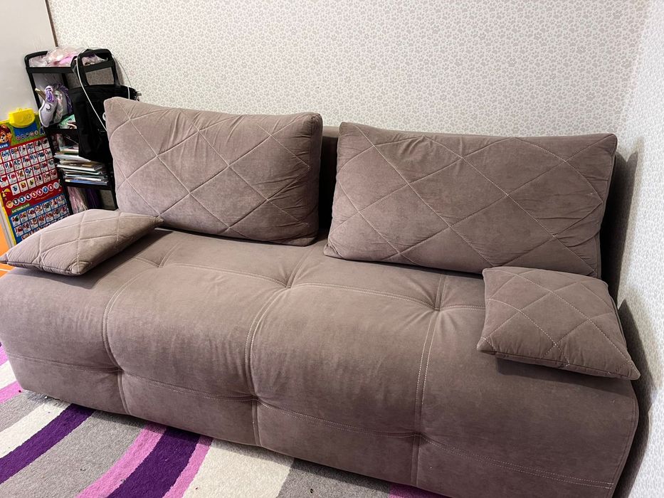 Продается диван.